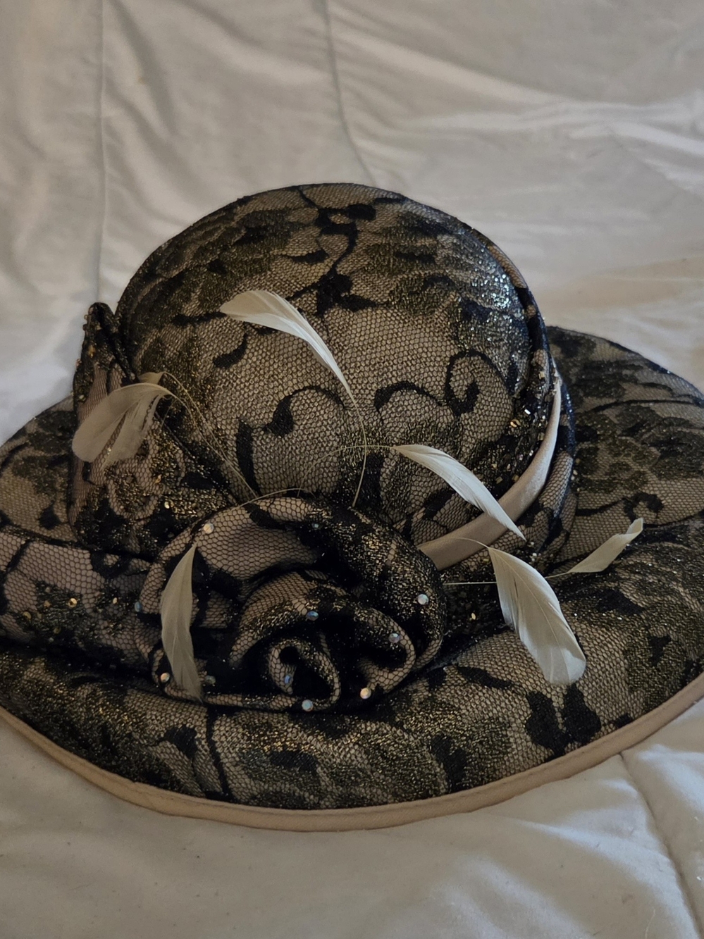 Elegant Black Lace Wide-Brim Floral Hat with Cream Feathers